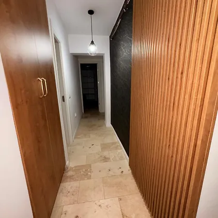Ultracentral 1 *